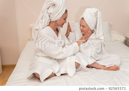 Daughter dries smiling love bath mom thinks elbows smile copyspace, for white morning for lifestyle for skin caucasian, little bathing. Care funny comfort, 92565571