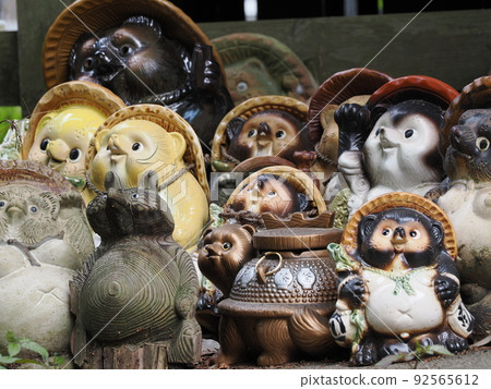 Morinji Temple in Bunbuku Chagama Tanuki Figurine 92565612