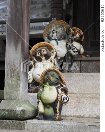 Morinji Temple in Bunbuku Chagama Tanuki Figurine 92565613