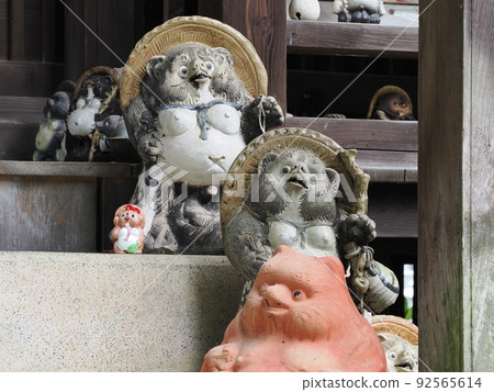 Morinji Temple in Bunbuku Chagama Tanuki Figurine 92565614