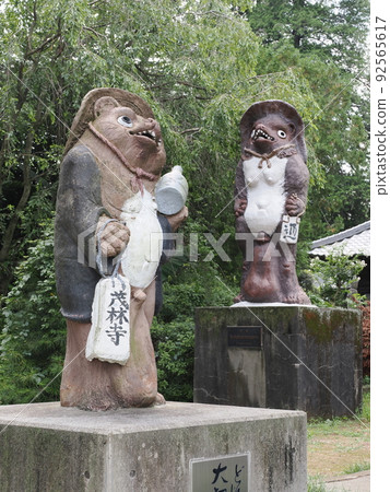 Morinji Temple in Bunbuku Chagama Tanuki Figurine 92565617