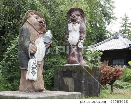 Morinji Temple in Bunbuku Chagama Tanuki Figurine 92565618