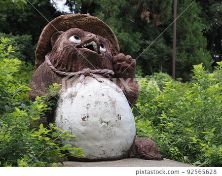 Morinji Temple in Bunbuku Chagama Tanuki Figurine Morinji Temple in Bunbuku Chagama Tanuki Figurine 92565628