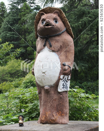 Morinji Temple in Bunbuku Chagama Tanuki Figurine 92565630