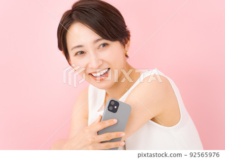 智能手機的女人 92565976