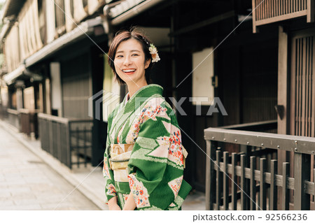 The streets of Kyoto and women in kimono 92566236