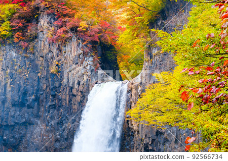 娜娜瀑布（秋季） 92566734