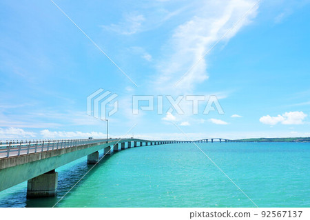 沖繩伊良部大橋 夏日藍天與大海 沖繩伊良部大橋 夏日藍天與大海 92567137