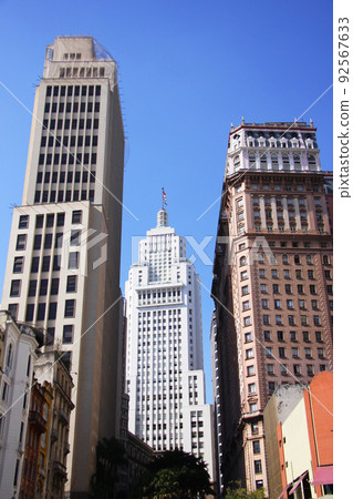 巴西聖保羅的摩天大樓和藍天 92567633