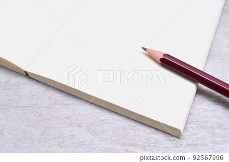 筆記本和鉛筆 92567996