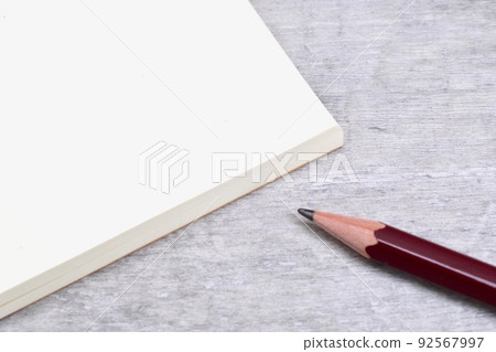 筆記本和鉛筆 92567997