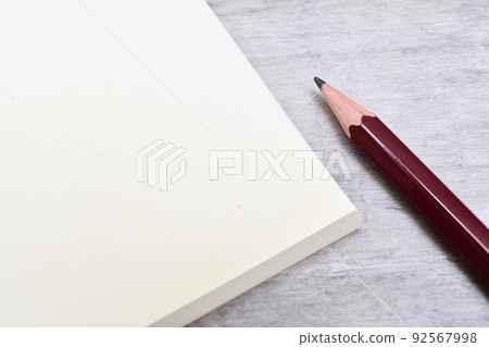 筆記本和鉛筆 92567998