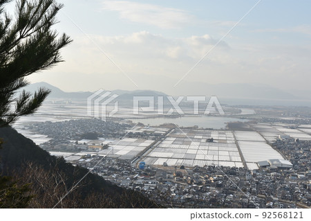 冬天從豬子山看到的伊包內湖 冬天從豬子山看到的伊包內湖 92568121