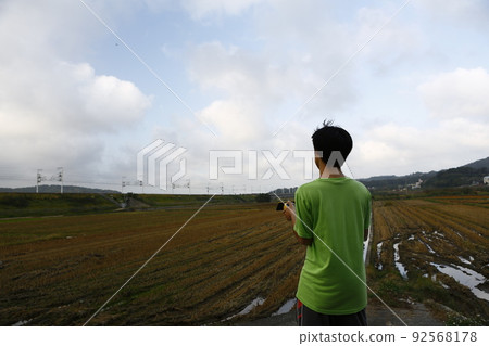 Operate the drone 92568178