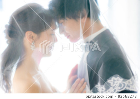 Bridal image bride and groom blur 92568278