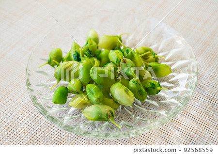 Boiled chickpea 92568559