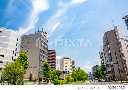 It is the scenery of the first intersection in Fujimi-cho. The scramble crossing is spacious. There is Fuji Grand Hiroshima. Hiroshima It is the scenery of the first intersection in Fujimi-cho. The scramble crossing is spacious. There is Fuji Grand Hiroshima. Hiroshima 92569085