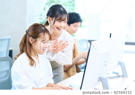 電腦工程師服裝創作者培訓3D大學生學生學生青年 92569152