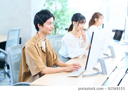 Computer engineer apparel creator training 3D college student student student youth 92569155