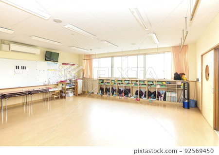 Environmentally friendly classroom facilities Bright classrooms Nursery schools Kindergartens Children's facilities Educational facilities Image material 92569450