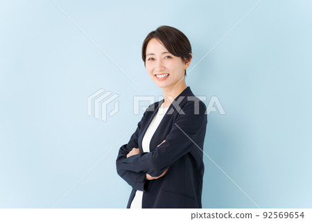有武器的婦女 92569654