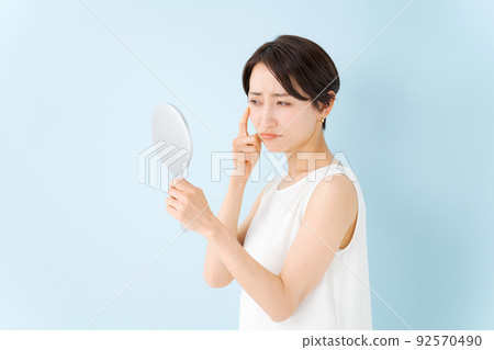 Women suffering from skin trouble 92570490