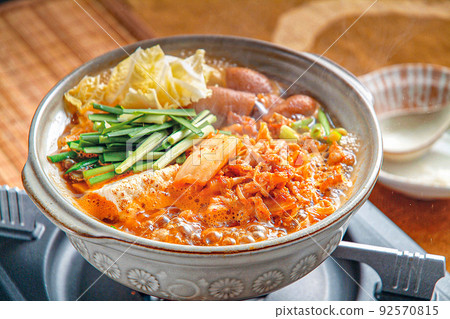 泡菜火鍋 92570815