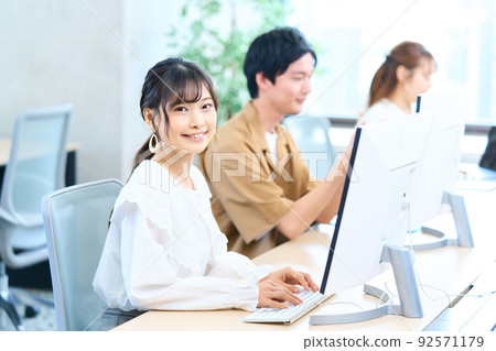 Computer engineer apparel creator training 3D college student student student youth Computer engineer apparel creator training 3D college student student student youth 92571179