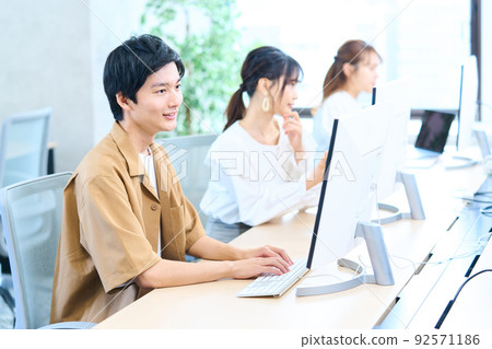 Computer engineer apparel creator training 3D college student student student youth 92571186