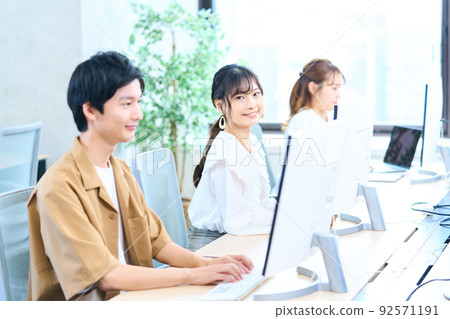 Computer engineer apparel creator training 3D college student student student youth 92571191