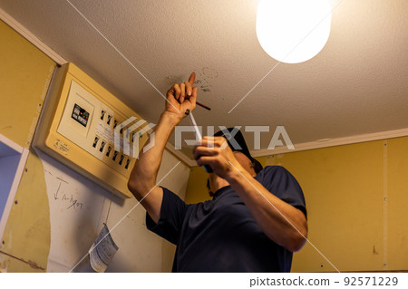 Bath remodeling of the bathroom 92571229