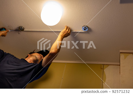 Bath remodeling of the bathroom 92571232