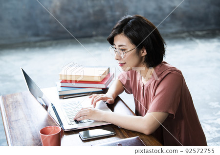 女性遠程辦公遠程工作資料 女性遠程辦公遠程工作資料 92572755