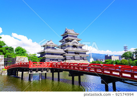 松本城與藍天白雲 松本城與藍天白雲 92574994