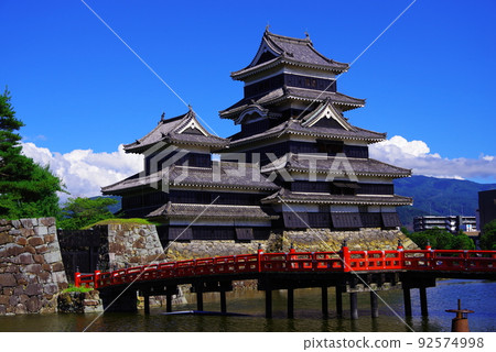 松本城與藍天白雲 松本城與藍天白雲 92574998
