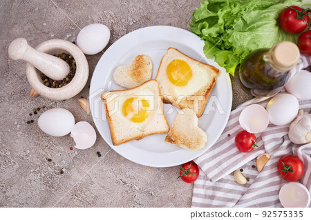 Fried Egg on Toast Bread on concrete table for Breakfast 92575335