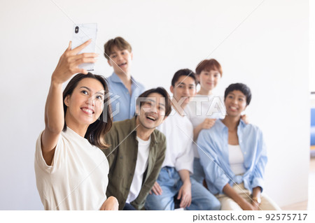 Men and women companion lifestyle 92575717