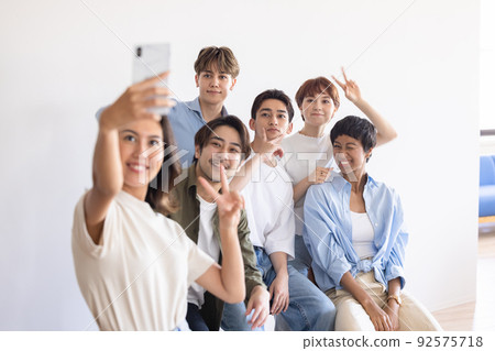 Men and women companion lifestyle 92575718