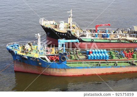 船舶 船舶 承運人 貨船 拖船 拖船 船用起重機 海上起重機 中型船舶 船舶 船舶 承運人 貨船 拖船 拖船 船用起重機 海上起重機 中型船舶 92575859
