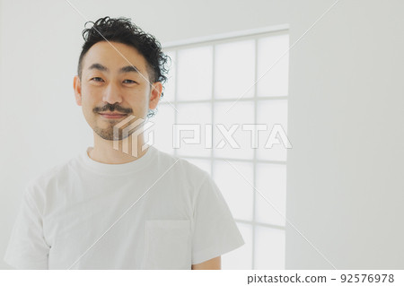 Bearded man in white t-shirt 92576978