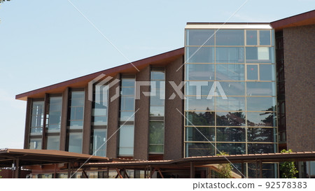 Kanazawa Shin-Ishikawa Prefectural Library 92578383