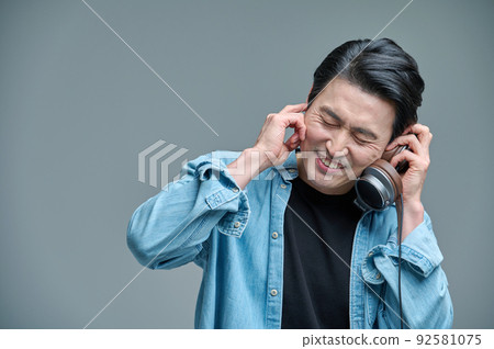 man, music, 40's, 50's, middle-aged, headset 92581075
