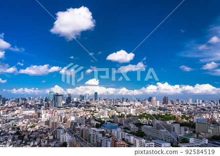 《Tokyo》 Tokyo city image ・ Summer sky 92584519