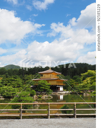 夏季更換金閣寺茅草屋頂後 夏季更換金閣寺茅草屋頂後 92585229