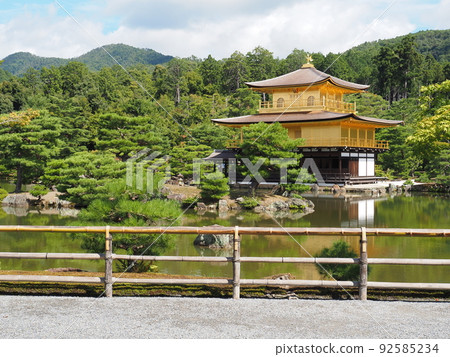 夏季更換金閣寺茅草屋頂後 夏季更換金閣寺茅草屋頂後 92585234