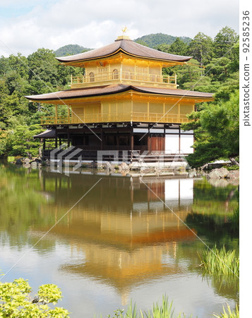 夏季更換金閣寺茅草屋頂後 夏季更換金閣寺茅草屋頂後 92585236