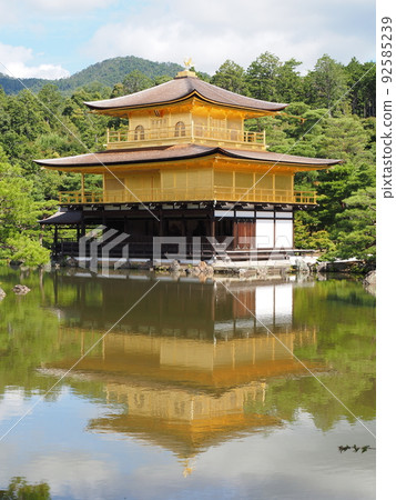 夏季更換金閣寺茅草屋頂後 夏季更換金閣寺茅草屋頂後 92585239