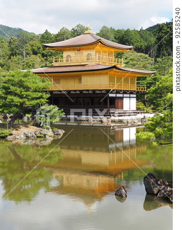 夏季更換金閣寺茅草屋頂後 夏季更換金閣寺茅草屋頂後 92585240