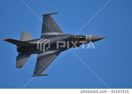 美軍日本 F-16 戰鬥機機動飛行 92585816