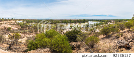 Holder Bend Lookout panorama in Waikerie 92586127
